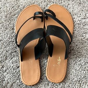 Lulu's Black and Tan Sandals
